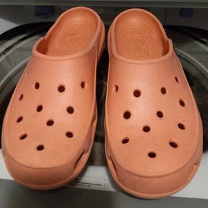 Peach Color Croc Sz 7